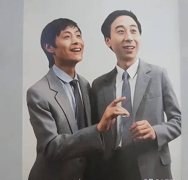 從相聲奇才到“階下囚”，當(dāng)紅時拋下馮鞏移居海外后，劉偉怎樣了