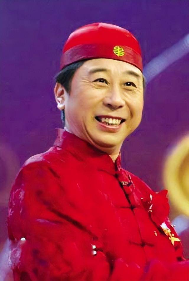 從相聲奇才到“階下囚”，當(dāng)紅時拋下馮鞏移居海外后，劉偉怎樣了