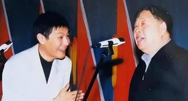 從相聲奇才到“階下囚”，當(dāng)紅時拋下馮鞏移居海外后，劉偉怎樣了