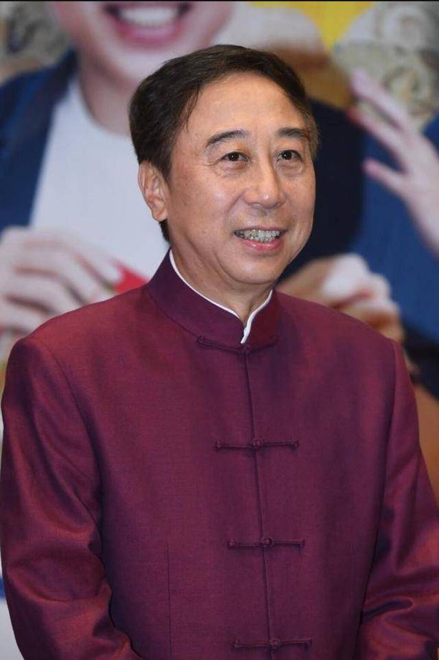 從相聲奇才到“階下囚”，當(dāng)紅時拋下馮鞏移居海外后，劉偉怎樣了
