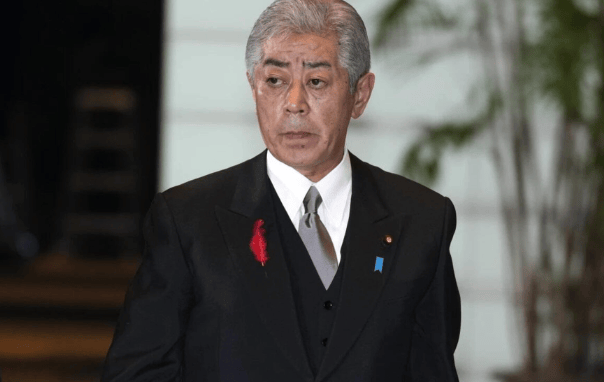 重磅！一架專機抵達北京，中方高規(guī)格接待，日外相罕見承認錯誤
