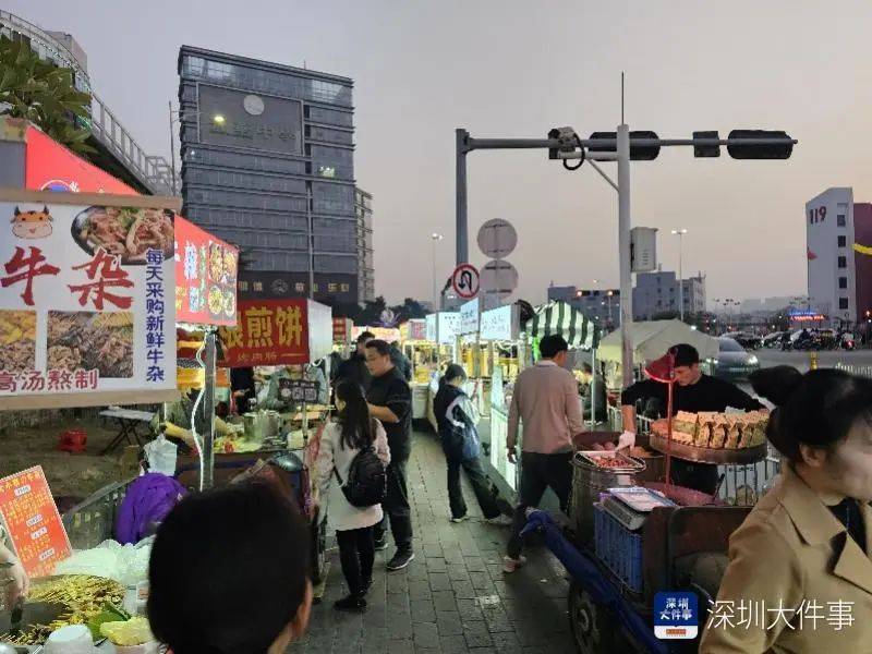 深圳一商圈50米40多個攤位，還擺上機動車道！街道辦：清理整治勸導(dǎo)