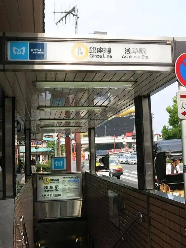 廣州出現(xiàn)“超迷你”地鐵口，僅容兩人并排走