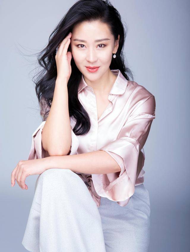 苗圃：父親病重讓羅晉掏空積蓄，出院后轉(zhuǎn)身嫁給了大21歲百億富商