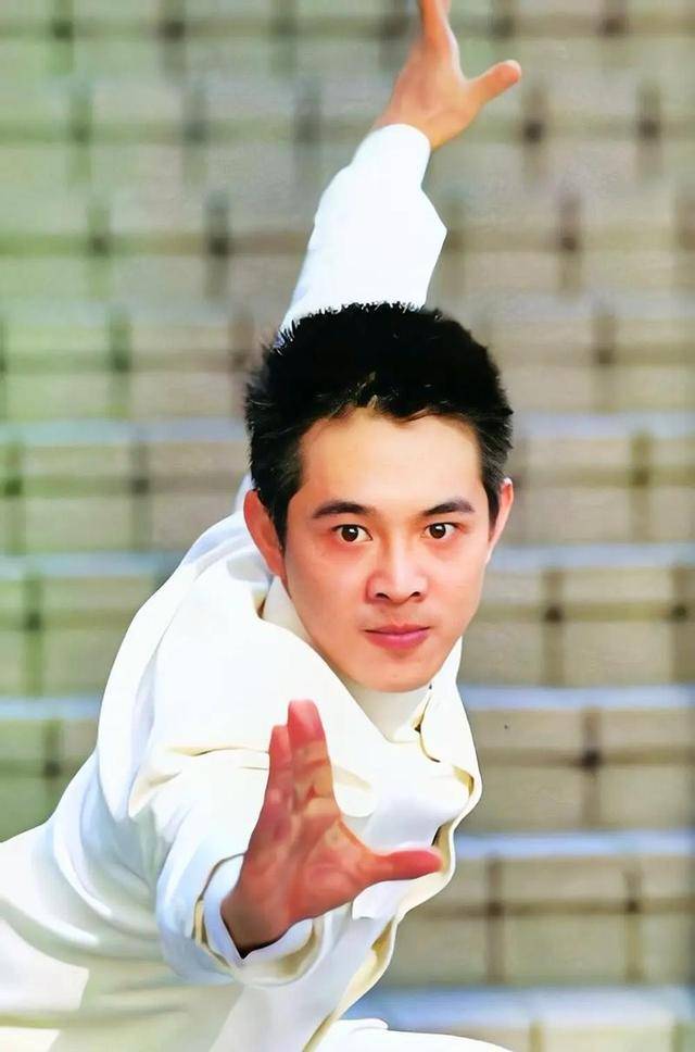 李連杰:后事一切從簡(jiǎn)，不用立碑也不用辦喪事，樹葬海葬都可以
