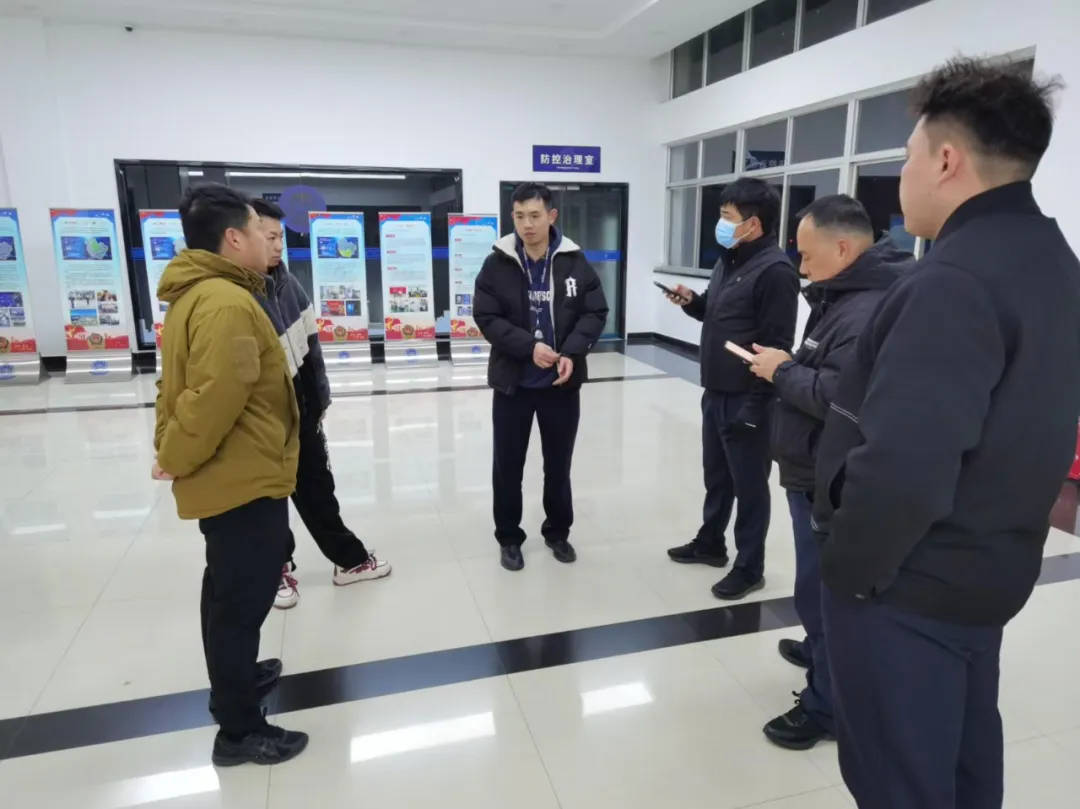 98年民警抓捕嫌犯時(shí)受傷流血，經(jīng)調(diào)查嫌犯5人有3人患艾滋，最新進(jìn)展：正留院觀察