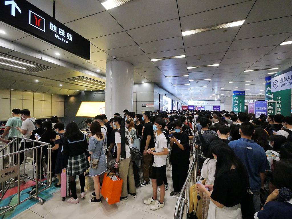 形似棺材的地鐵口被拆除，別讓設(shè)計(jì)公司當(dāng)冤大頭