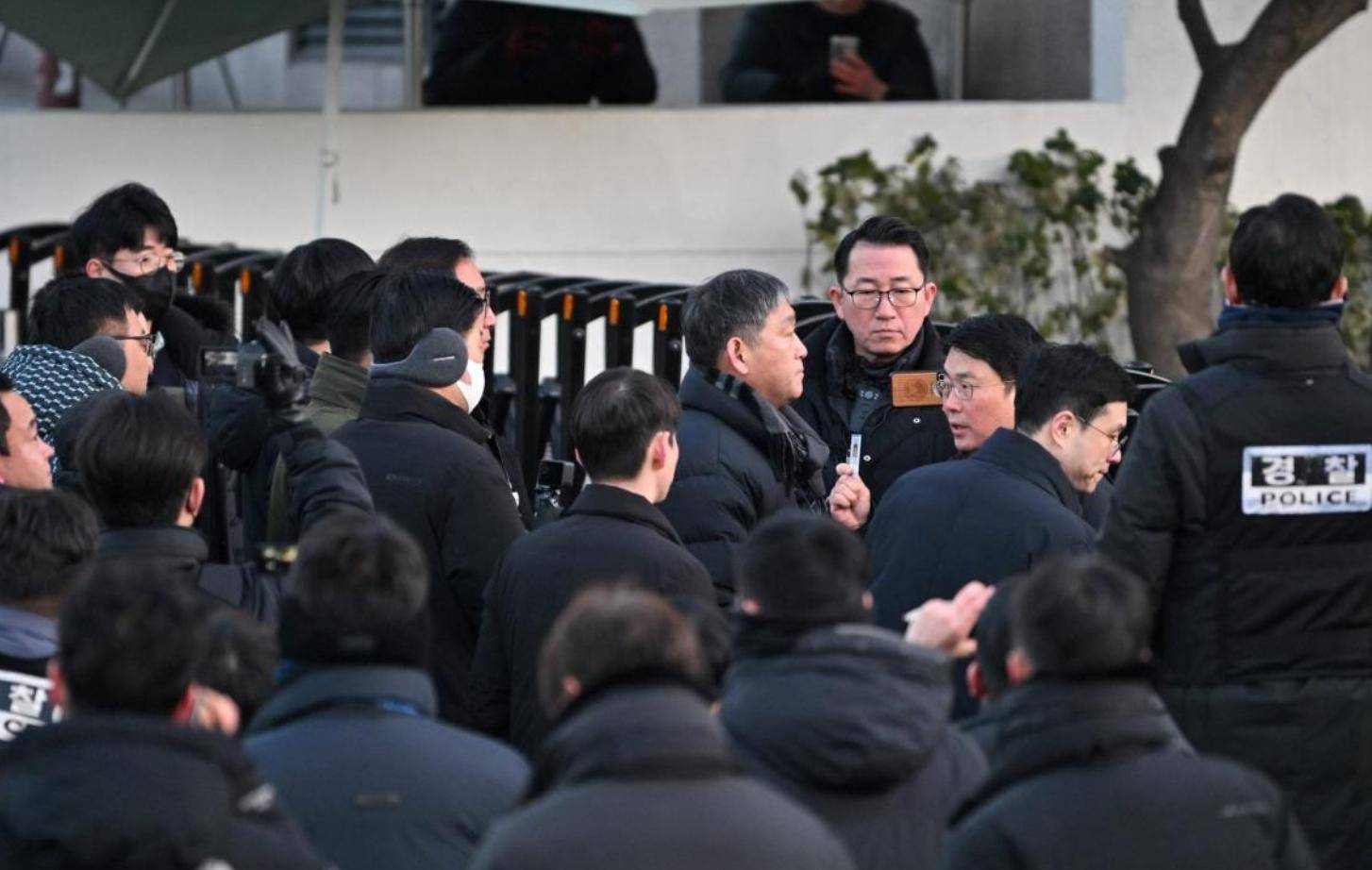 韓國政壇轟動！尹錫悅拒逮捕，軍方站臺，公調處能否一網(wǎng)打盡？