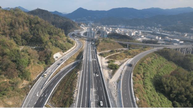 泉州泉南國家高速公路改擴建項目全線通過交工驗收！正式實現(xiàn)通車投入使用
