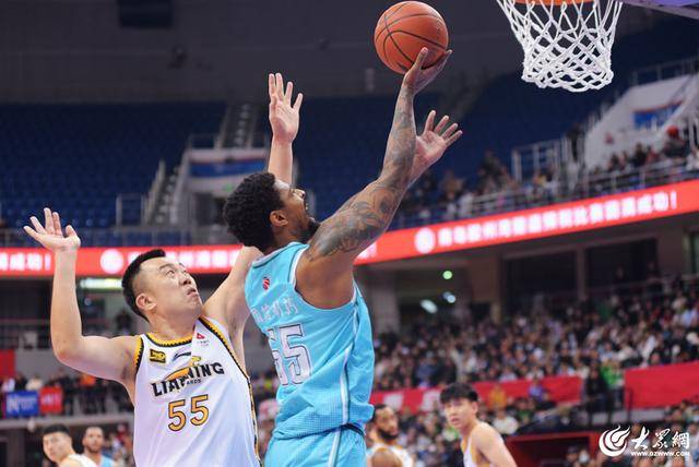 熱血沸騰！青島男籃最后三分鐘14-0絕地翻盤，隊(duì)史首次單賽季雙殺遼寧