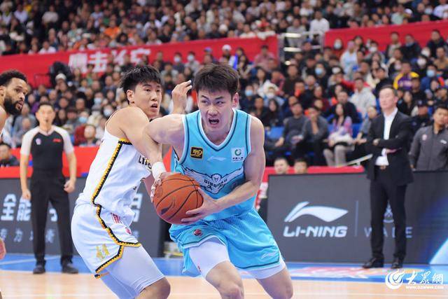 熱血沸騰！青島男籃最后三分鐘14-0絕地翻盤，隊(duì)史首次單賽季雙殺遼寧