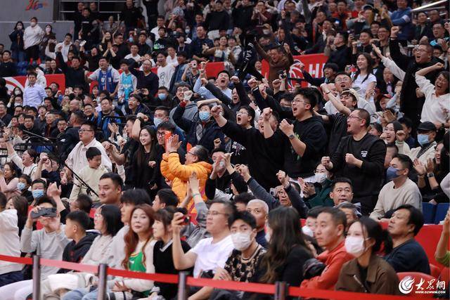 熱血沸騰！青島男籃最后三分鐘14-0絕地翻盤，隊(duì)史首次單賽季雙殺遼寧