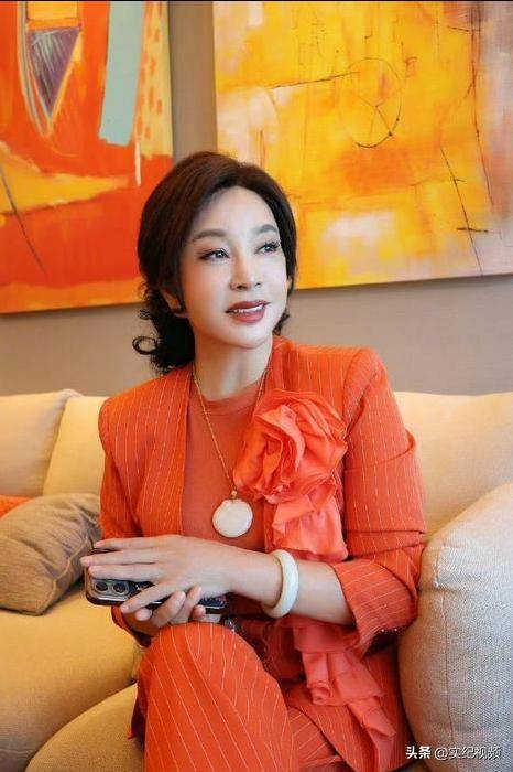 這次，被扒了個底朝天的李小冉，徹底顛覆了大眾對她的固有認(rèn)知！