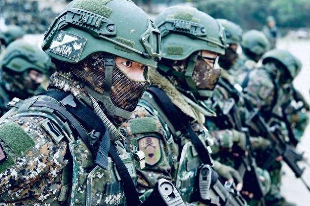 24小時內(nèi)，解放軍分4路“圍島”，臺軍爆發(fā)退伍潮，臺學(xué)者講實話