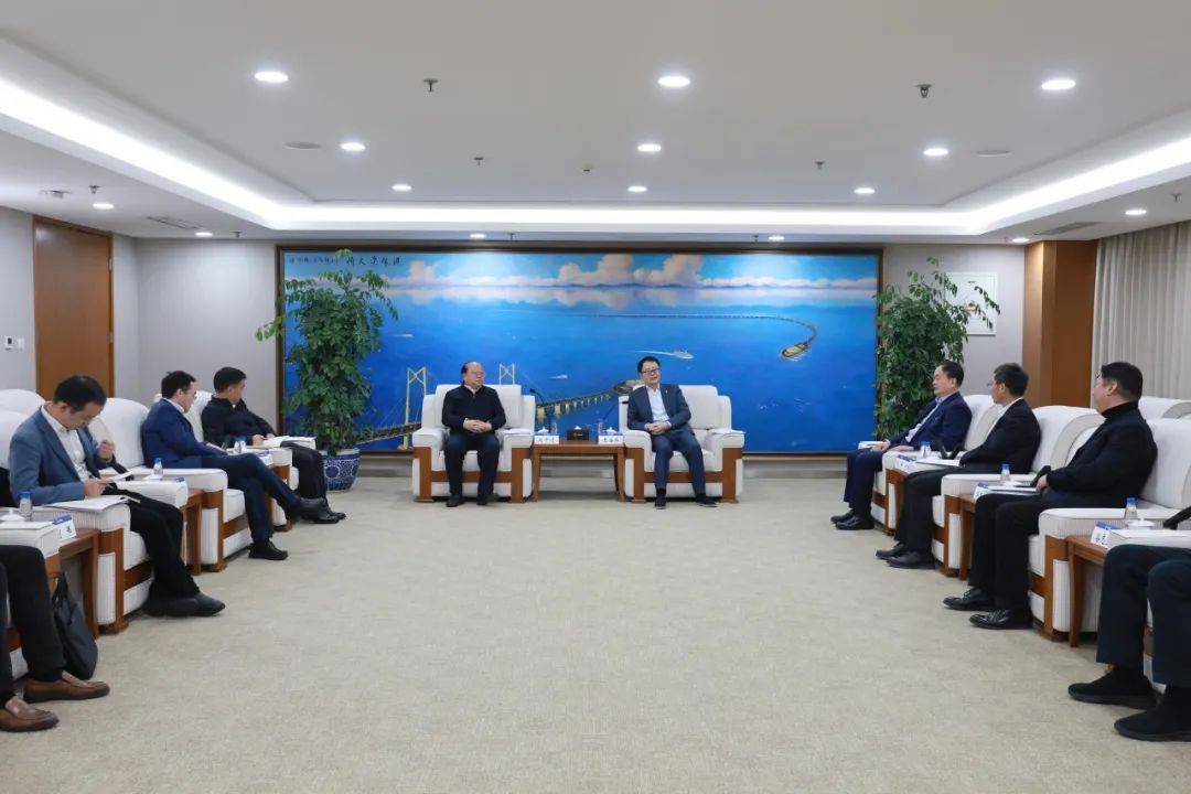 王海懷會見武漢市委常委、武漢經(jīng)開區(qū)工委書記劉子清