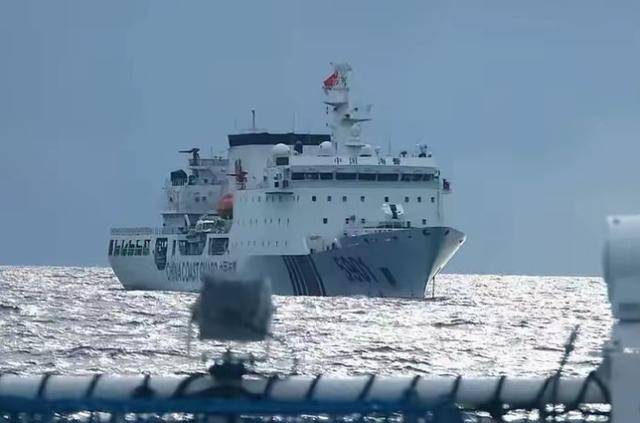 菲方要求中國撤走5901艦，結果下一秒當場懵了，中方新打法奏效