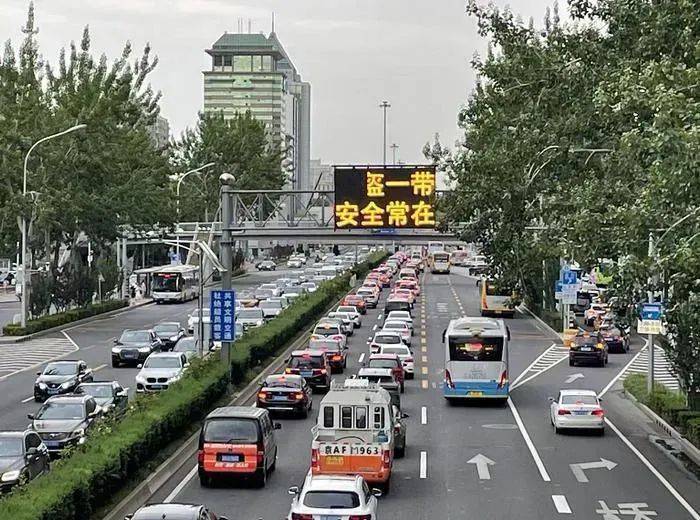 即日起，北京將抓拍變道不打燈、夜間不開燈、連續(xù)變道等這些交通違法！