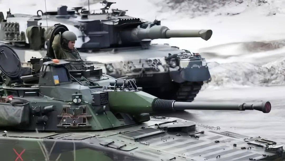 俄軍突襲庫皮揚(yáng)斯克，千輛戰(zhàn)車大舉渡河，烏克蘭緊急反應(yīng)：澤連斯基如何應(yīng)對？