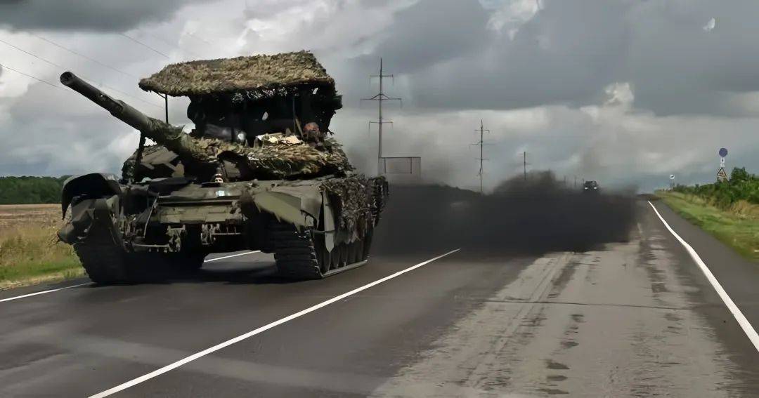 俄軍突襲庫皮揚(yáng)斯克，千輛戰(zhàn)車大舉渡河，烏克蘭緊急反應(yīng)：澤連斯基如何應(yīng)對？