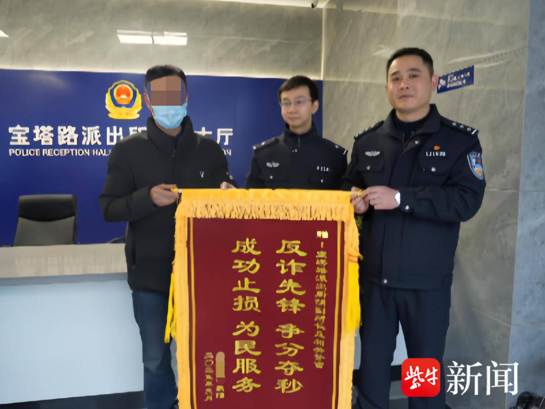 男子一次性買了166張千元面值的大潤發(fā)購物卡，還把卡號和密碼發(fā)給了騙子......
