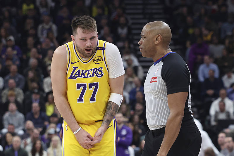 NBA | 東契奇單節(jié)被吹“五犯” 湖人無緣七連勝