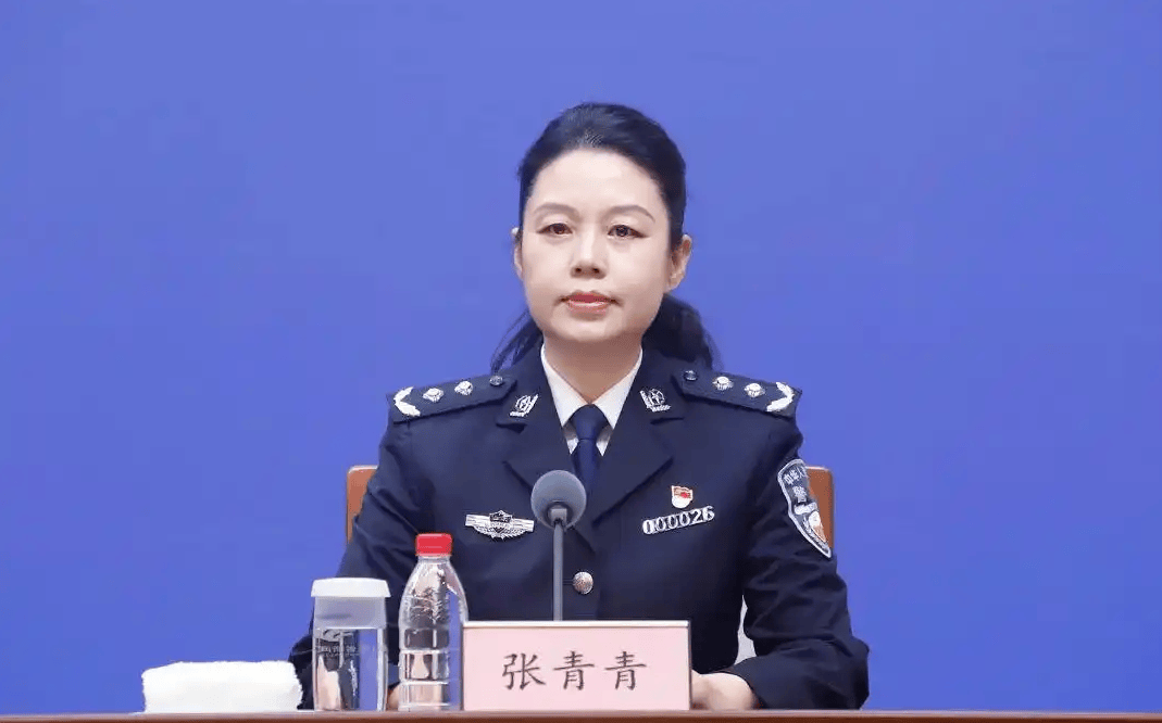 山東省公安廳出入境管理總隊總隊長張青青被查，去年12月曾參加多場發(fā)布會