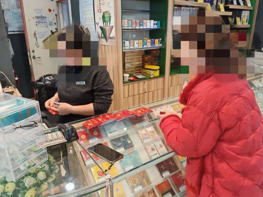 安徽一女子瘋狂購(gòu)入16萬(wàn)元購(gòu)物卡，超市緊急報(bào)警！