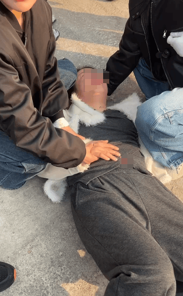 山東一單親媽媽直播間阻止網(wǎng)友辱罵“唐寶”少年遭上門毆打，警方：已受理案件，正調(diào)查