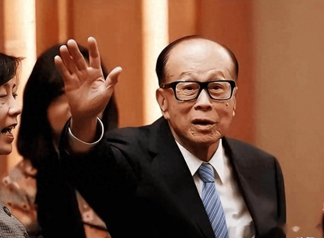 李嘉誠港口交易引發(fā)中美爭鋒，特朗普指示奪巴拿馬運(yùn)河，關(guān)鍵時刻中方發(fā)聲！