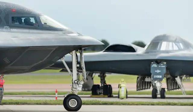 空軍副司令：轟-20很快了！網(wǎng)友：殲-36都來了，轟-20還要多久？
