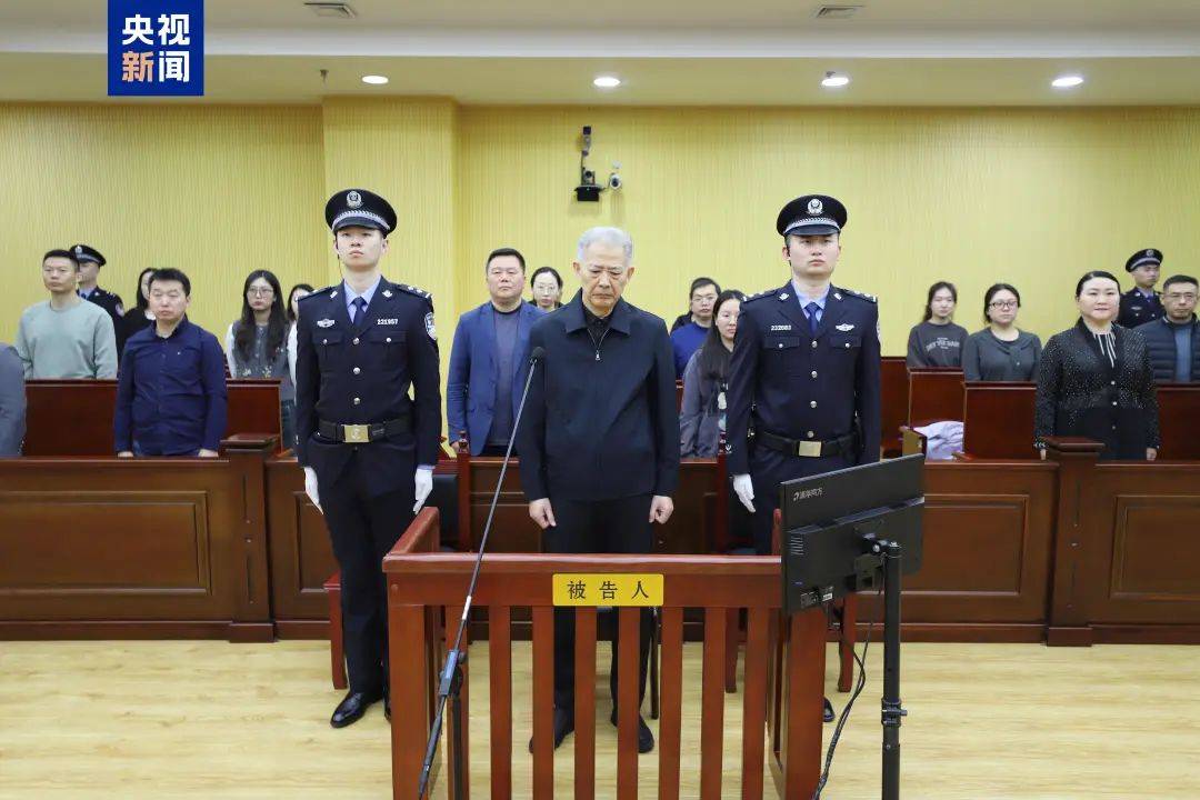 光大集團(tuán)原董事長李曉鵬，一審獲刑15年