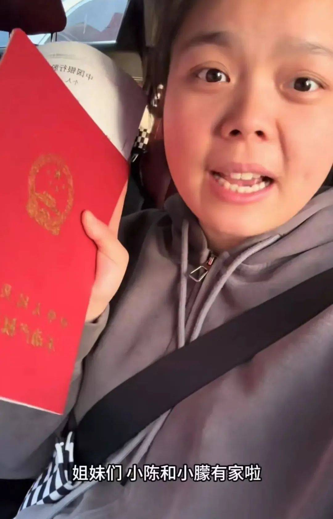曾被全網(wǎng)心疼的“21歲送外賣單親媽媽”買房：終于有家了