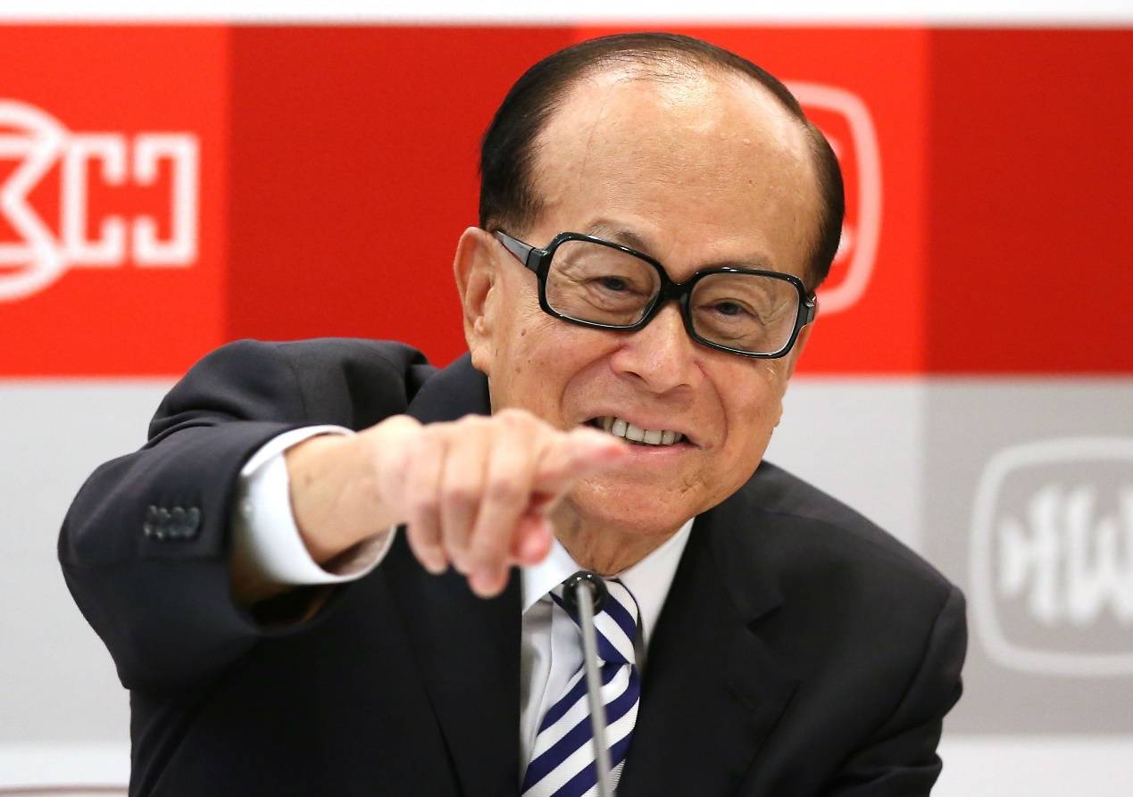招招致命！等從李嘉誠手里奪回巴拿馬港口后，特朗普下令猛攻胡塞！