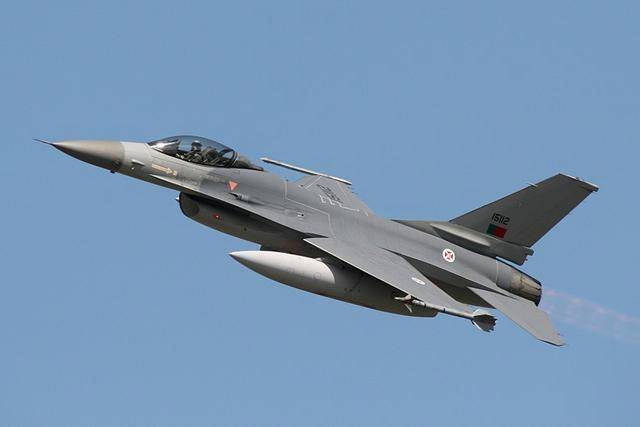S-400成功攔截F-16，低空飛行已失去意義，未來(lái)空戰(zhàn)怎么打？