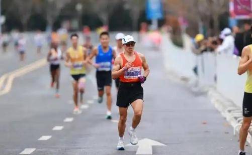 馬拉松職業(yè)“私兔”最高月入4萬(wàn) 從熟人搭子到有償服務(wù)