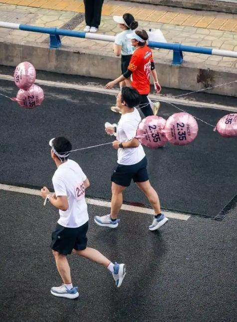 馬拉松職業(yè)“私兔”最高月入4萬(wàn) 從熟人搭子到有償服務(wù)