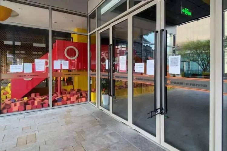 全上海門(mén)店都關(guān)了！女子18000元沒(méi)退回，又被扣45600元...退費(fèi)無(wú)可能