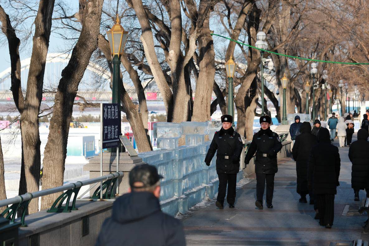 警民攜手織密沿江安全網(wǎng)