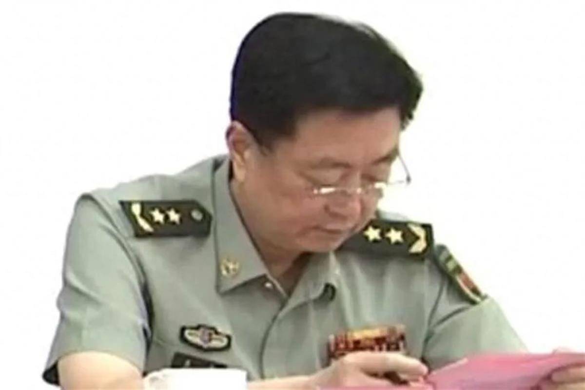 極目政情|唐勇被撤銷全國(guó)政協(xié)委員資格，曾參與國(guó)慶閱兵，中將軍銜