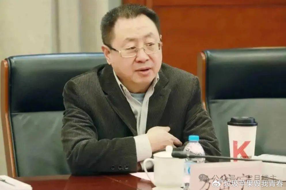 北理工“院士擁吻門”追蹤：免職背后的羅生門與學(xué)術(shù)圈遮羞布
