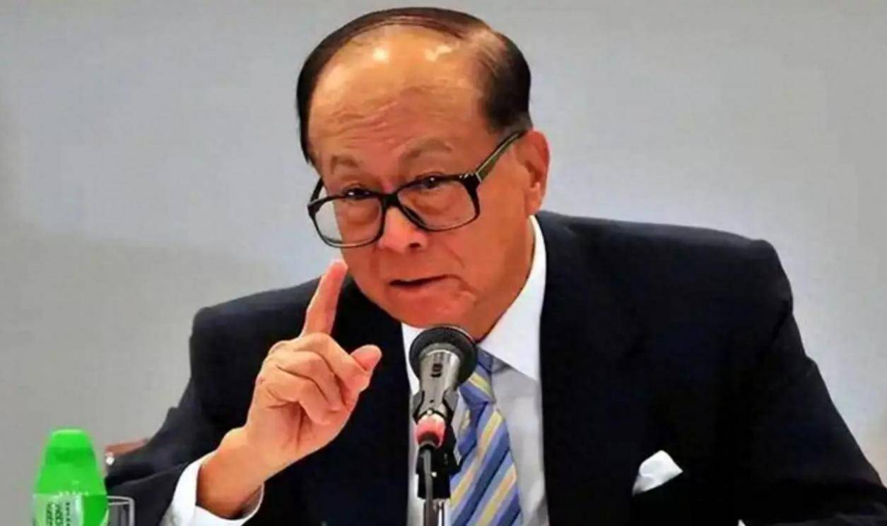 李嘉誠鐵了心了？港口或真沒法留住了，微妙時刻，黑石高層有動作