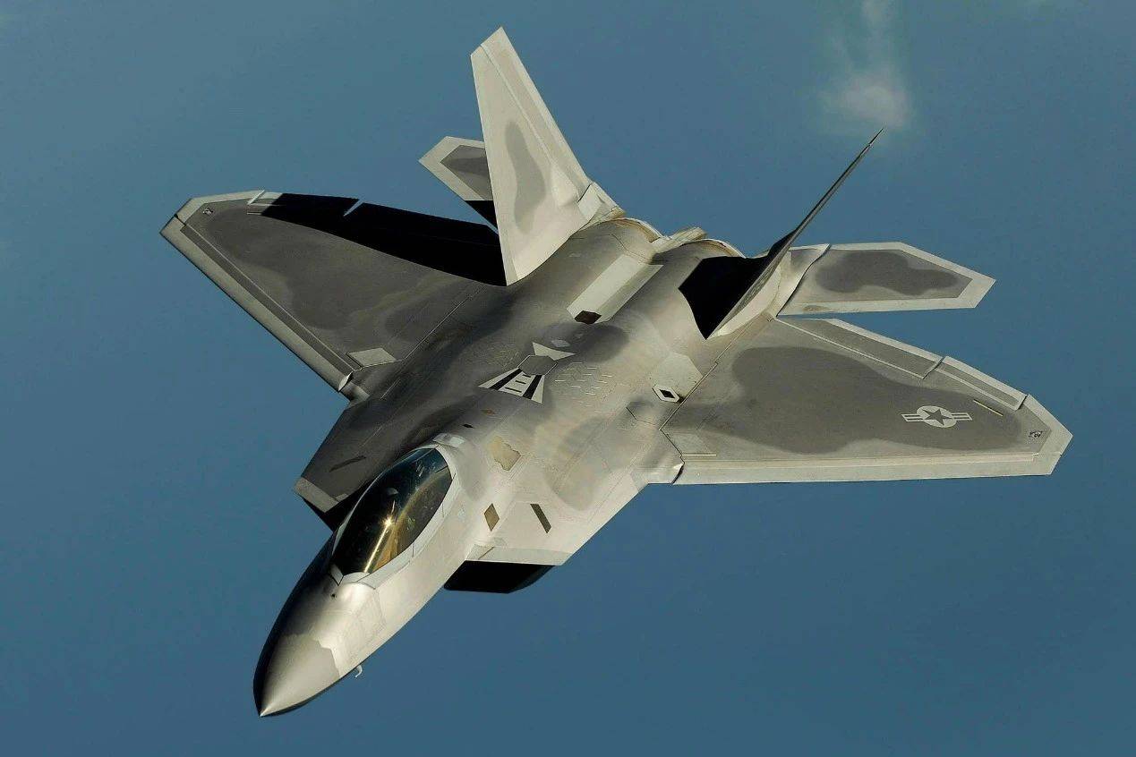 斷崖式領(lǐng)先！美剛官宣六代機(jī) F-47，“成都特產(chǎn)”機(jī)背進(jìn)氣道終于看清楚了