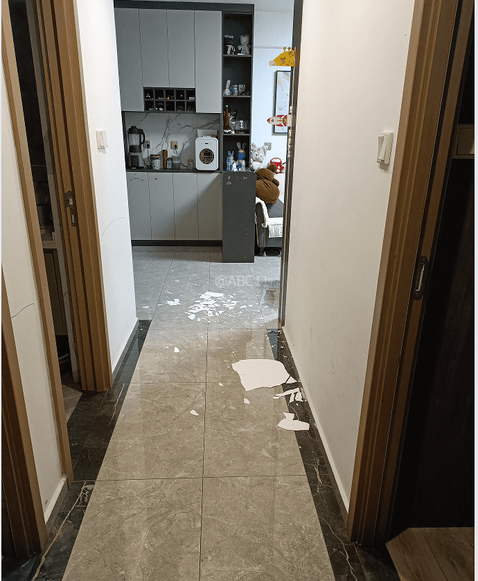 “深更半夜，又掉一大塊下來”！廣東一小區(qū)業(yè)主怒了