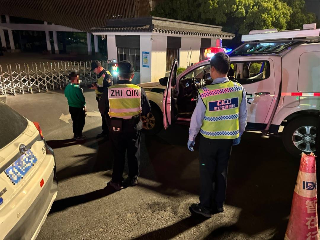 12歲男孩凌晨偷開(kāi)父母車(chē)上高速，因車(chē)技太差被發(fā)現(xiàn)了……