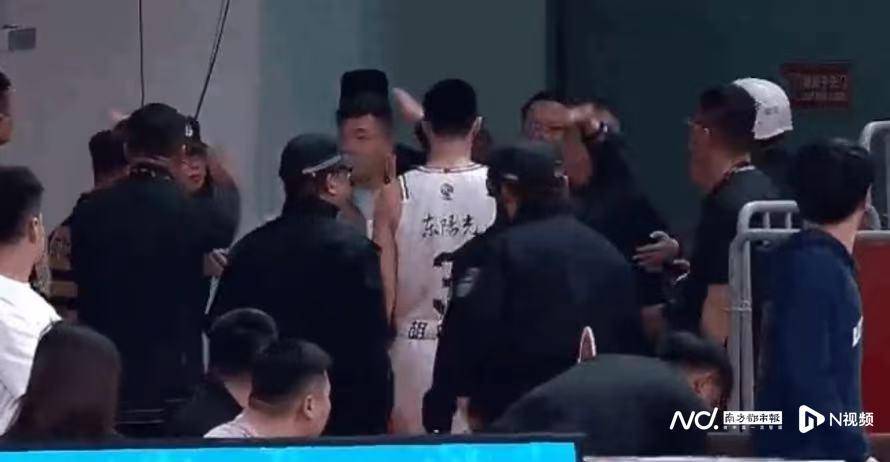 八強(qiáng)戰(zhàn)廣東男籃再負(fù)山西，杜鋒：胡明軒被罰下對(duì)我們傷害太大