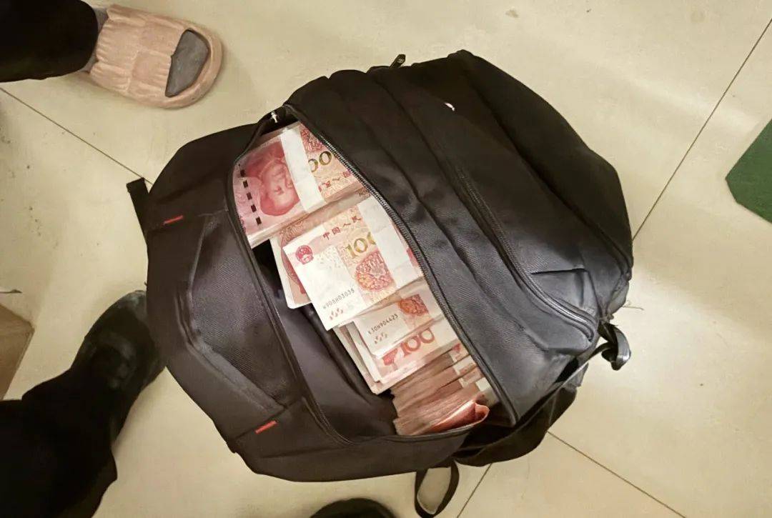 事發(fā)桂林！背包里裝的1000000元現(xiàn)金被警方緊急攔截