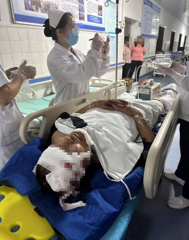 六旬男子騎車被越野車撞飛，女兒發(fā)帖：肇事司機(jī)是退休法官