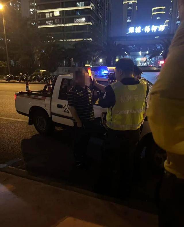 六旬男子騎車被越野車撞飛，女兒發(fā)帖：肇事司機(jī)是退休法官