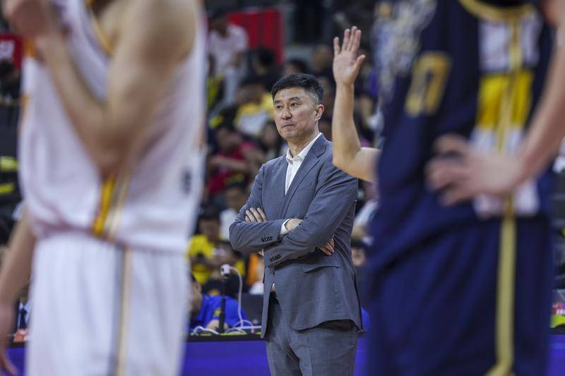 張明池與葛昭寶違規(guī)入場被罰2萬停賽1場 杜鋒潘江連坐