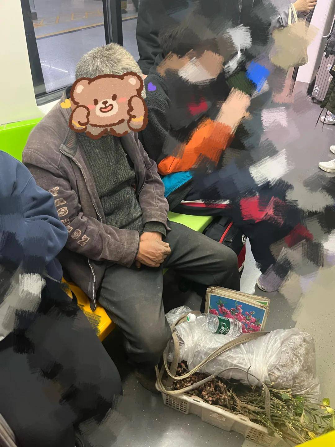 熱搜第一！務(wù)工大哥坐地鐵被鄰座罵臟，她挺身而出：“我愿意跟他挨著”